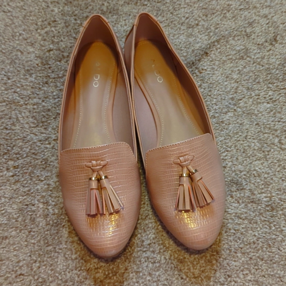 Aldo women's loafer size 10 beige/tan never worn